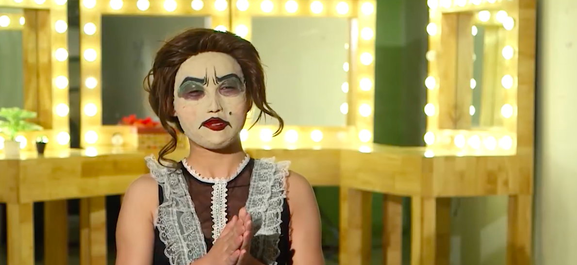 Chọn cô thứ 1 theo tiếng gọi trái tim, nhưng thấy cô thứ 2 xinh quá anh chàng ngay lập tức muốn được chọn lại